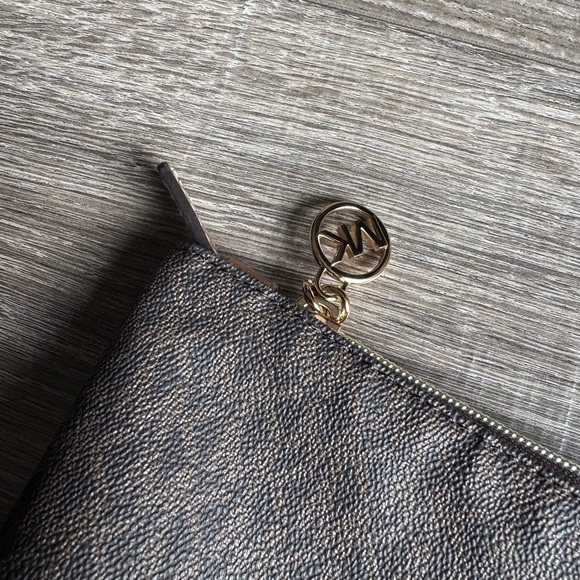 Michael Kors weekender bag in excellent condition from pet and smoke free home - Picture 13 of 16